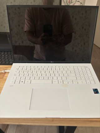 LG Gram 17” i7 16GB 512GB SSD Blanco