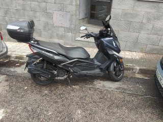 Wottan Storm 125cc Maxi Scooter Negra