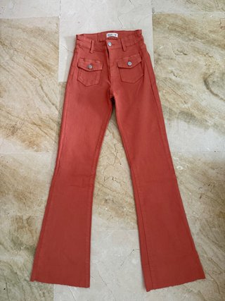 Pantalones acampanados anaranjados