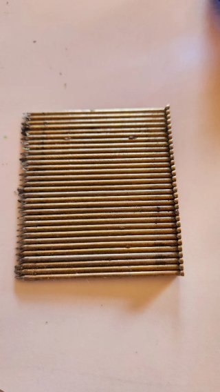 1/2 caja (aprox 3000ud)   Clavos T62 NK 62mm