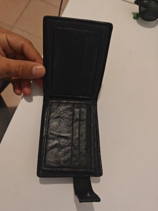 Cartera de cuero negra