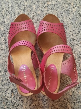 Sandalias de tacón rosas hechas en España