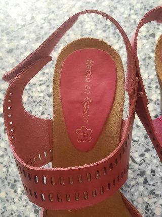 Sandalias de tacón rosas hechas en España