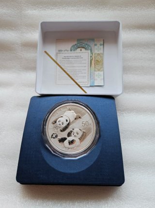 Moneda Panda 150g Ag.999 50 Yuan 2022