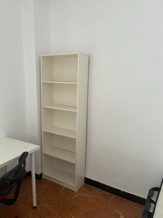 Estantería blanca de madera