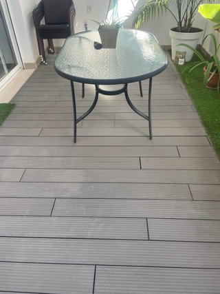 Suelo laminado composite exterior. 15 m2