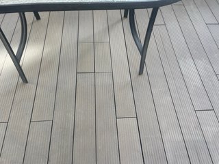 Suelo laminado composite exterior. 15 m2