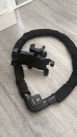 Casco y candado para patinete y soporte movil