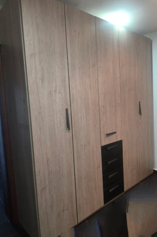 Armario de madera