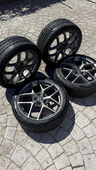 4 Llantas Borbet 17’’ con Neumáticos