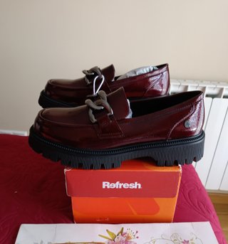 Mocasines Refresh Burdeos Charol Plataforma 41