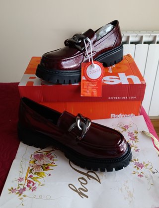 Mocasines Refresh Burdeos Charol Plataforma 41