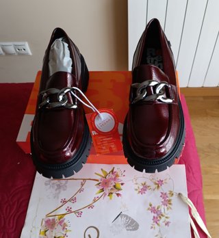 Mocasines Refresh Burdeos Charol Plataforma 41