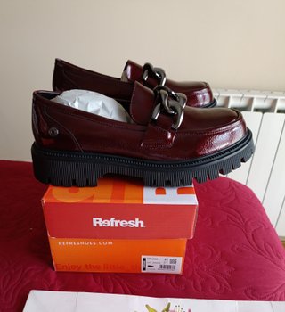 Mocasines Refresh Burdeos Charol Plataforma 41