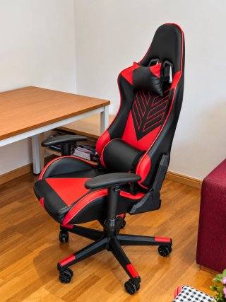 Silla Gaming Negra y Roja en buen estado