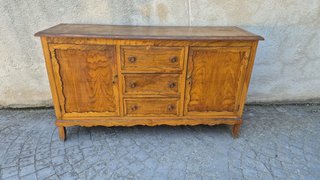 Alacena antigua de madera