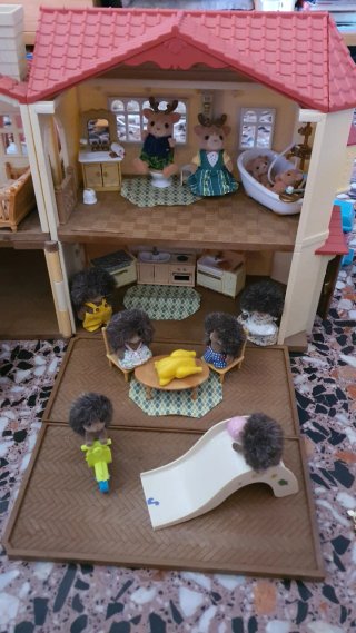 Casa Sylvanian Families con figuras
