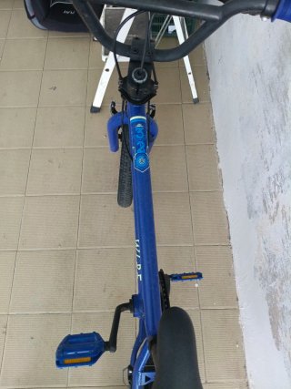 Bicicleta BMX azul Decathlon