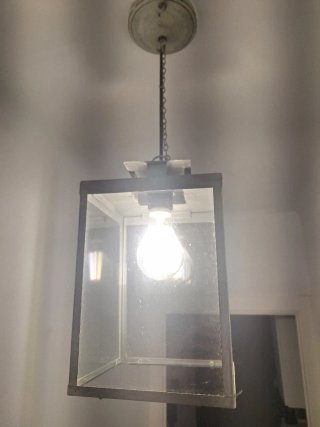 Lámpara colgante de metal y cristal