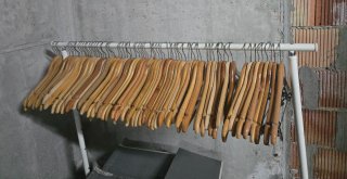 Lote de perchas de madera según necesites