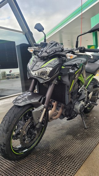 Kawasaki Z900 Negra y Verde