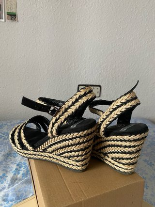 Cuñas esparto negro y beige talla 40