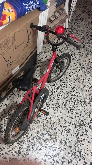 Bicicleta infantil Btwin roja