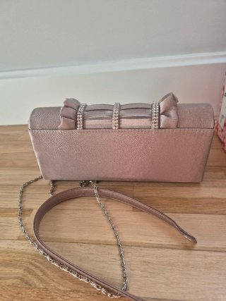 Conjunto bolso y zapatos tono topo