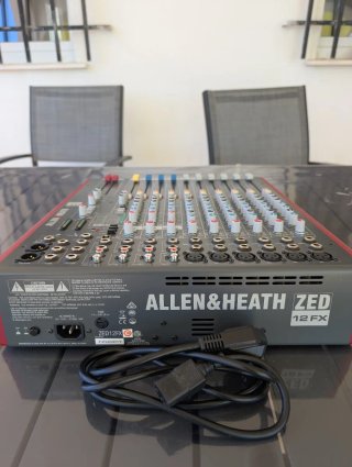 Console di mix Allen & Heath ZED 12 FX