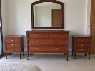 Conjunto dormitorio clásico: cómoda, espejo y 2 me