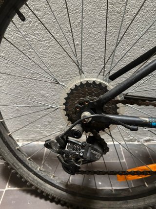 Bicicleta montaña Btwin azul y negra
