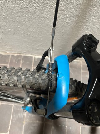 Bicicleta montaña Btwin azul y negra