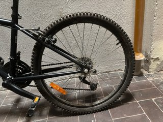 Bicicleta montaña Btwin azul y negra