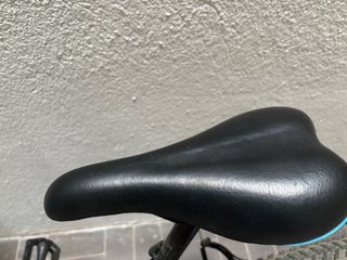 Bicicleta montaña Btwin azul y negra
