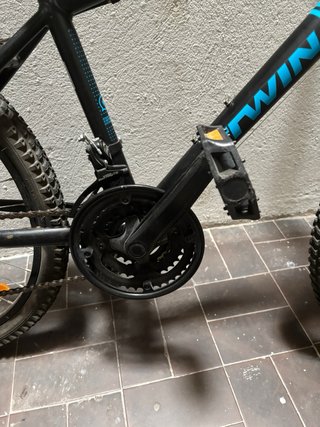 Bicicleta montaña Btwin azul y negra