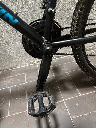 Bicicleta montaña Btwin azul y negra