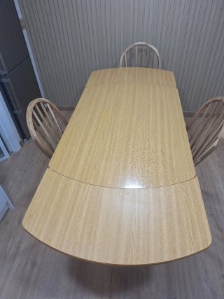 Mesa de cocina de madera roble