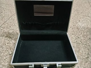 Maletín de aluminio y plástico