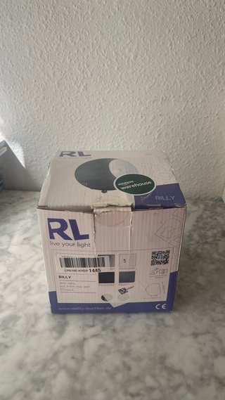 Lámpara de mesa negra y dorada