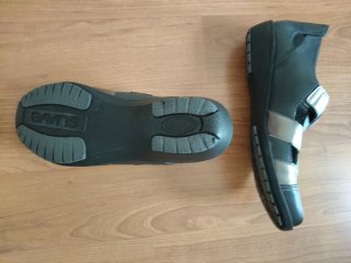 Sandalias de piel negras y doradas T39