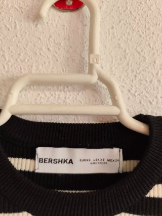 Camiseta de chica talla XS de Bershka.
