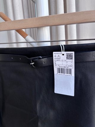 Falda efecto piel negra Mango Talla L