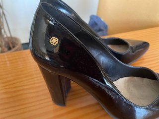 Zapatos de tacón negros CUPLÉ