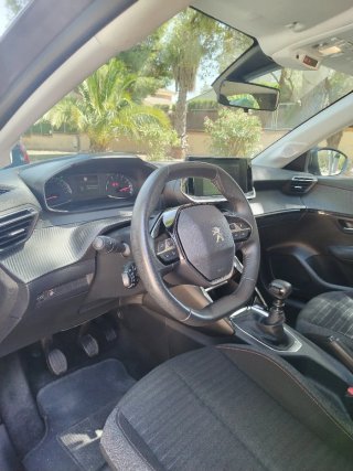 Peugeot 208 2021