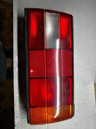 Piloto trasero BMW E30.