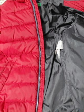 Abrigo Benetton niño rojo Talla 7- 8  130 cm