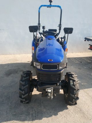 Tractor Farmtrac Escorts Kubota con pala y retro
