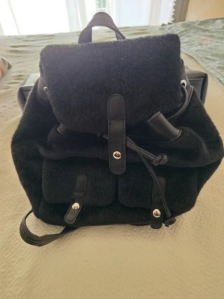 Mochila Elsy (italiana) Negra con pelito.