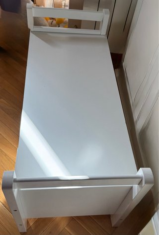 Banco de almacenaje de madera blanco