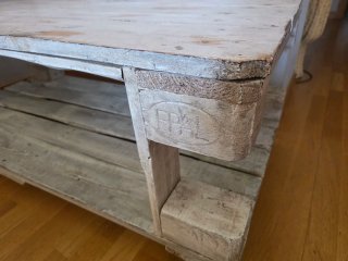 Mesa de centro de palets con ruedas